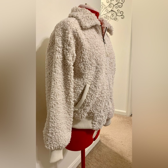 Universal Thread Faux Fur Bomber Jacket - Picture 3 of 6